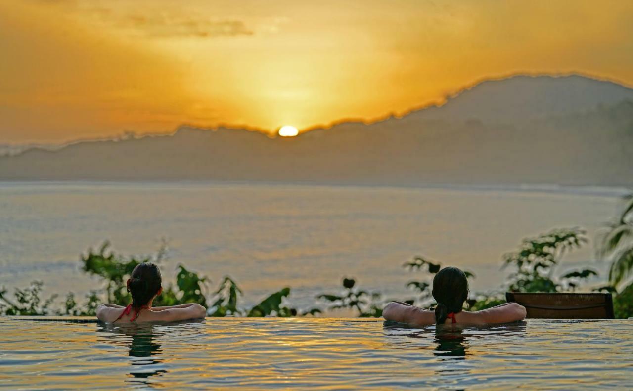 Nammbu Beach Front Bungalows ซามารา ภายนอก รูปภาพ
